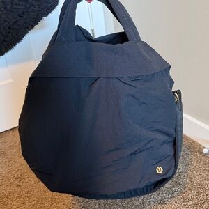 Lululemon on my level black tote bag 20L